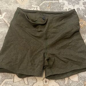 Nobull 4 inch shorts - olive green